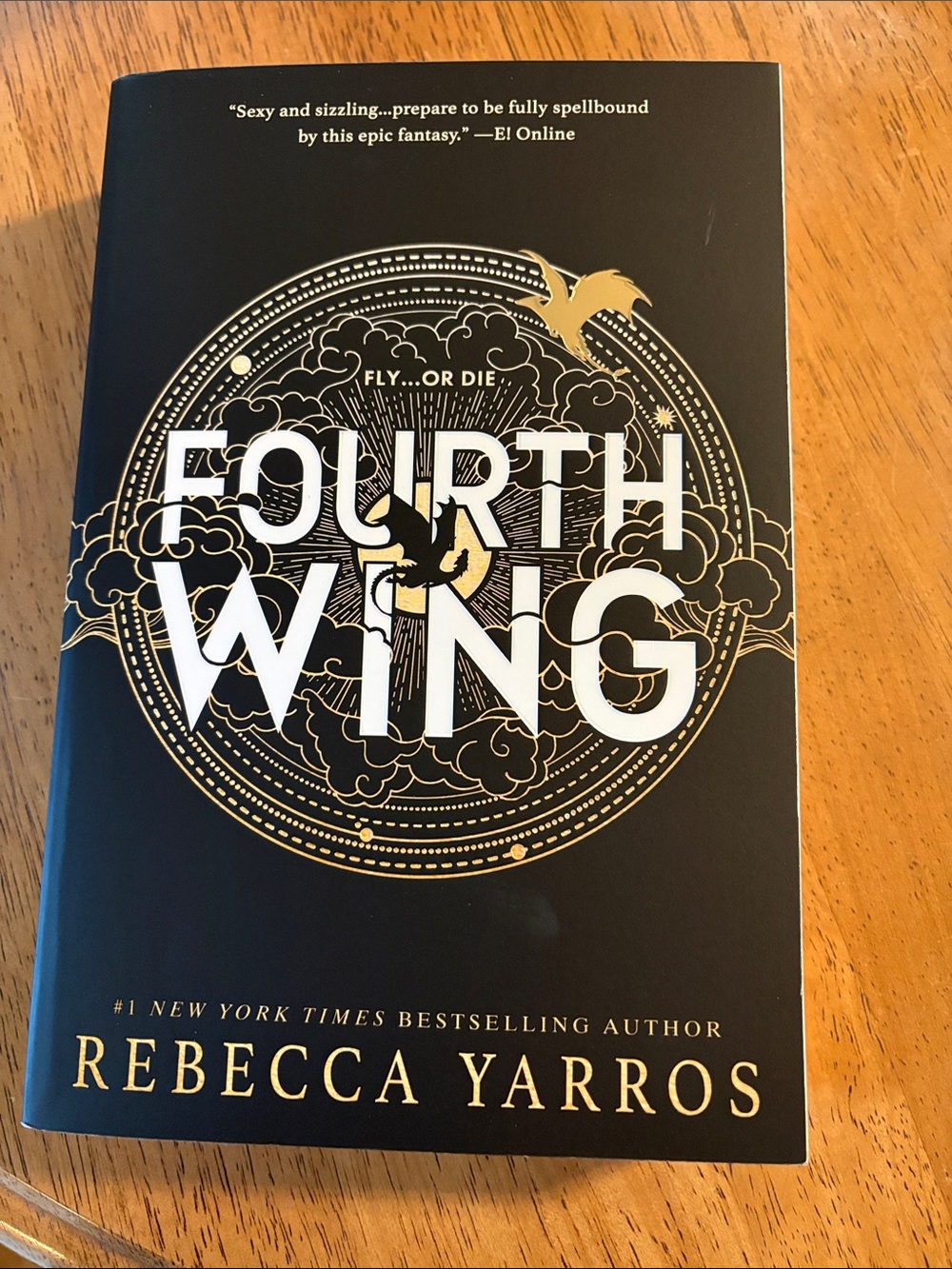 Fourth Wing by - Black and Gold Cover